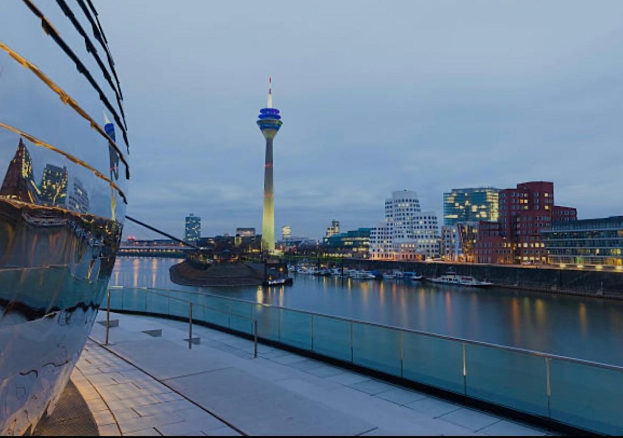 Medienhafen Apartment Direkt Am Zentrum Düsseldorf Extérieur photo